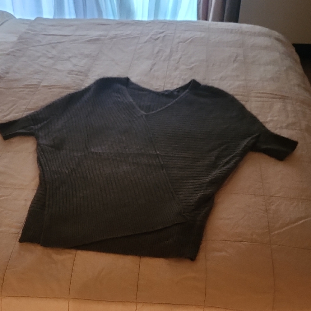 Vince Brown V-Neck Knit Top